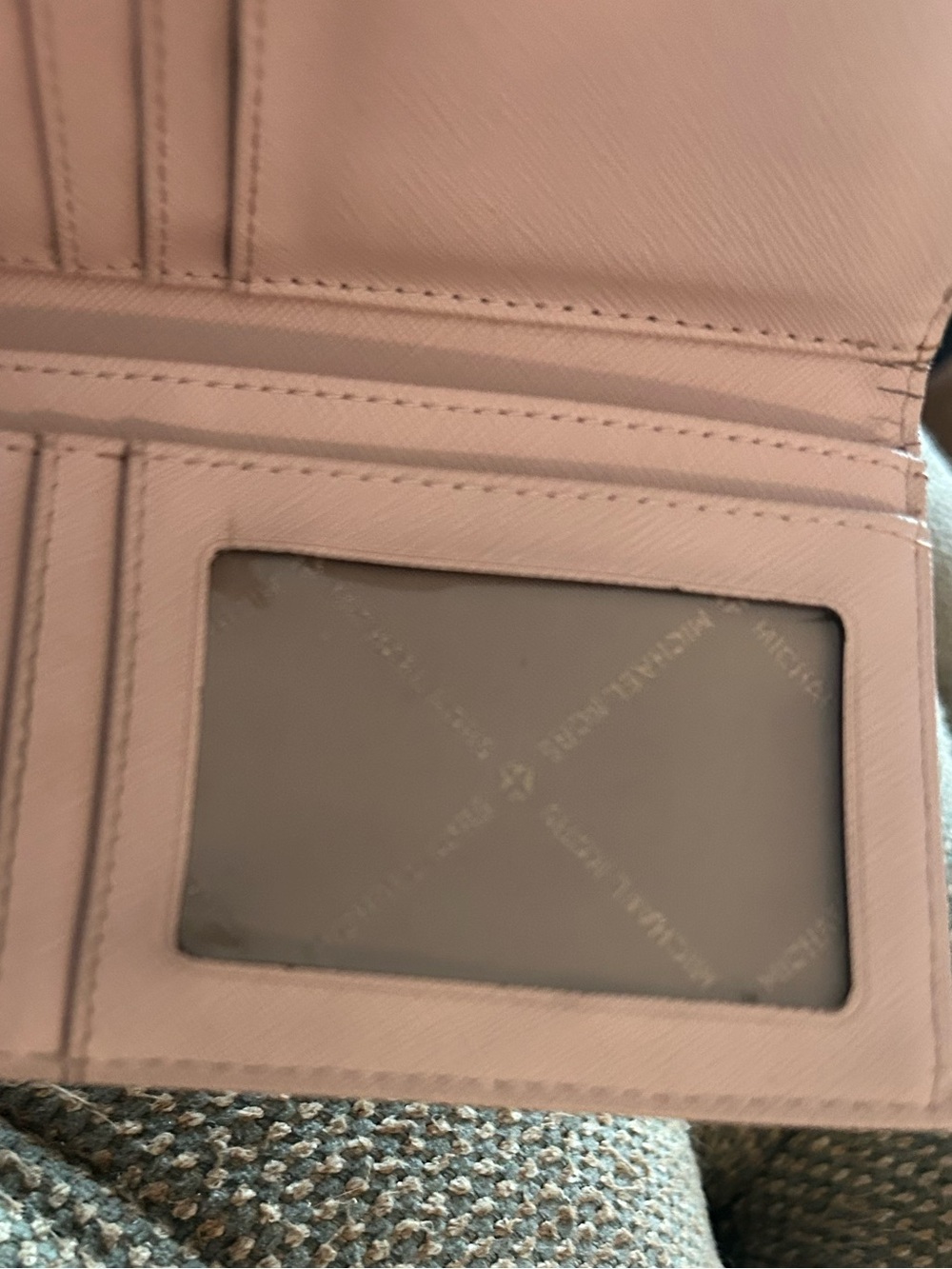 EUC Michael Kors Jet Set Travel Large Trifold Signature PVC Wallet Blush Color - Picture 6 of 11